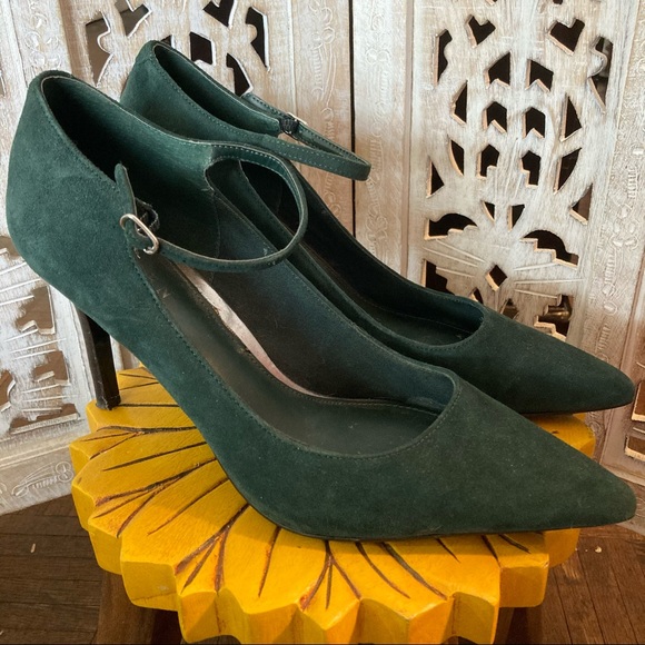 Lauren Ralph Lauren Sage Green Suede Pointed Heels - Picture 2 of 7